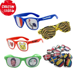 Sıcak satış promosyon parti özel Logo baskı iğne deliği Lens etiket bayrak güneş gözlüğü iğne deliği Sticker iğne deliği gözlük
