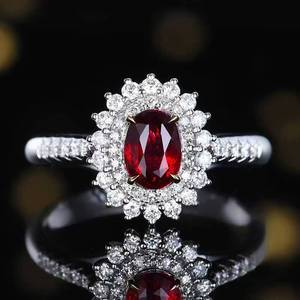 Anillo de oro macizo de 18 quilates con rubí color sangre de paloma sin calentar, anillo ovalado con doble halo de rubí y 61 diamantes brillantes. - Product Image 1