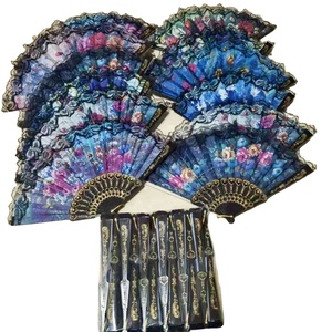 Abanicos de mano plegables de moda con estampado de seda de una sola capa y logotipo dorado, con varillas de plástico, ideales para bodas, venta al por mayor. - Product Image 1