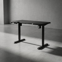 Bureau de jeu e-sport en acier inoxydable AOR avec plateau en panneau de densité, pieds de table électriques silencieux, design ergonomique moderne pour le bureau