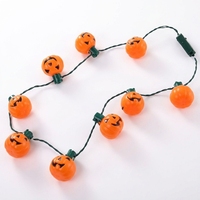 Meilleures ventes transfrontalières : Collier en plastique lumineux à LED pour fête d'Halloween, motifs citrouille, crâne, fantôme, bonbons, décorations lumineuses pour les fêtes