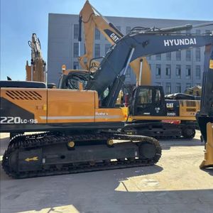 Excavatrice sur chenilles hydraulique Hyundai 220LC9S, 22 tonnes, machine de construction robuste avec une forte force de creusement et des performances stables. - Product Image 6