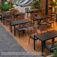 Ensemble de restauration extérieure commercial: table en aluminium et chaises empilables pour les projets d’hôtellerie et de restauration