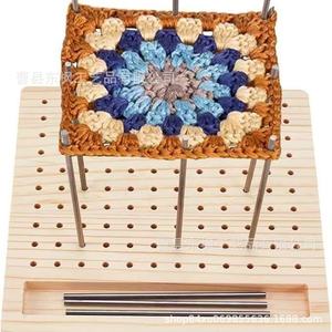 Planche à crocheter en bois carrée avec support pour aiguilles en acier inoxydable pour le travail du fil et le bricolage - Product Image 2