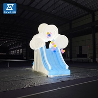 Toboggan Gonflable LED Nuage pour Parc d'Attractions, Toboggan Gonflable Nuage pour Centre Commercial et Décoration d'Événements Extérieurs