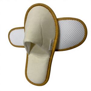 Pantoufles en velours corail doux et chaudes, taille et couleur personnalisées, pour hôtel et spa - Product Image 5