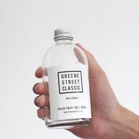 Vente en gros Bouteille en verre transparente transparente avec bouchon à vis Cadeau givré Bouteille en verre de boisson Support personnalisation sérigraphie