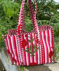 Bolso de Mano Acolchado de Algodón, Diseño Artesanal con Estampado de Bloques, Costuras Finas, para Viajes y Compras - Product Image 5