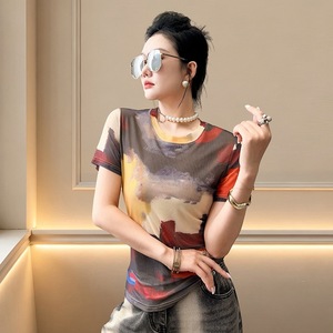 Trendy Sheer Mesh Top With a Floral Print, Short Sleeves, Round Neck, and Slimming Figure-flattering Design - Product Image 2
