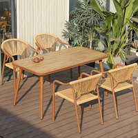 Ensemble de salle à manger d'extérieur en rotin style bohème, table en bois massif et chaises en osier pour patio, balcon et restaurant
