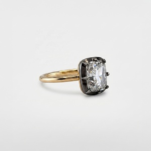 Anello Personalizzato con Diamante/Moissanite Taglio Cushion Stile Vecchia Miniera Georgiana, in Oro Massiccio 9K 14K 18K con Rodio Nero - Product Image 4