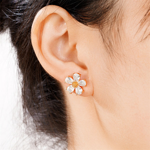 Orecchini a Perno con Graziose Margherite per Donne, Piccoli Accessori per Orecchie a Forma di Fiore per Uso Quotidiano - Product Image 6