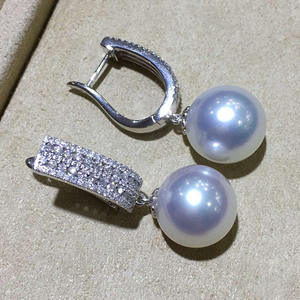 Pendientes de Perlas Akoya Blancas E2438 con Engaste de Oro de 18K, Perla Cultivada Redonda AAA, Estilo Clásico para Boda - Product Image 5