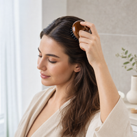 Brosse de massage du cuir chevelu en bois personnalisée avec logo, brosse à shampooing en bambou carbonisé, outil de soin des cheveux, marque privée OEM