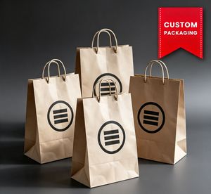 Sac en papier personnalisé recyclable pour l'emballage de la mode, sac en papier de luxe imprimé sur mesure pour les vêtements et les emballages cadeaux - Product Image 1
