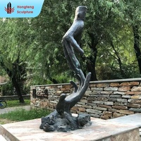 Sculpture de couple abstraite en bronze, sur mesure, couleur et taille personnalisées, pour exposition d'art, thème amour moderne, fabriquée en usine