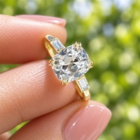 Bague de fiançailles en moissanite taille ancienne, or jaune massif 9K 10K 14K 18K, certifiée GRA, trois pierres taille coussin et baguette, double griffe