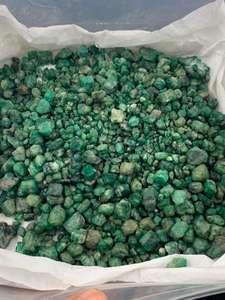 Pierre précieuse éclatante, prix avantageux, cristal vert pakistanais naturel non traité, spécimen brut, collection, fabrication de bijoux, émeraude de guérison 686 - Product Image 3