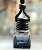 Diffuseur d'huiles essentielles pour voiture avec logo laser, flacon en verre de 8 ml, à suspendre au rétroviseur, parfum pour voiture, vente en gros