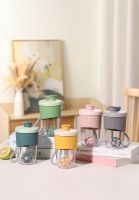 Vente en gros de gobelets mélangeurs de boissons classiques en plastique de 530 ml, avec couvercle et corde, pour la salle de sport, l'extérieur, le mélange de protéines, pour les entreprises
