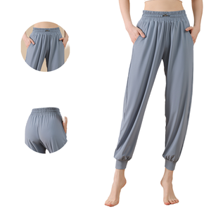 Pantalon de yoga et de jogging léger à séchage rapide avec logo personnalisé, taille élastique, mi-longueur, décontracté, extensible, en nylon et élasthanne, avec cordon de serrage et poche, coupe ample - Product Image 3
