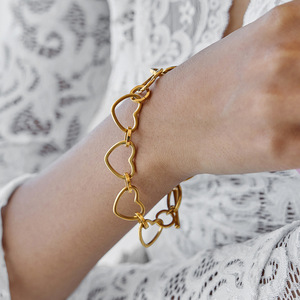 Pulsera de Cadena con Corazón, Chapada en Oro de 18K, Acero Inoxidable, Cierre OT, Joyería Unisex, Regalo - Product Image 3