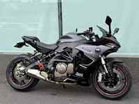 Moto sportive QJ SRK600 600cc 4 temps haute performance refroidie par eau, puissance élevée >180 km/h, design aérodynamique, livraison mondiale