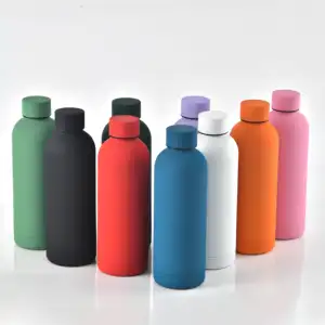 סיטונאי 500Ml 750Ml שתיית מתכת מבודד כפול קיר נירוסטה ספורט בקבוק מים עם לוגו מותאם אישית