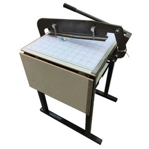 Tekstil örneklerinin rahat kesimi için ergonomik saplı masa örtüsü giyotin - Product Image 5