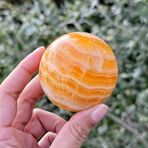 Esfera de Calcita Amarilla Pulida de Alta Calidad Tallada Naturalmente al por Mayor para Sanación y Decoración - Product Image 4