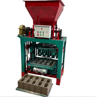 Machine à fabriquer des blocs emboîtables pour ligne de production de briques creuses et pleines en ciment