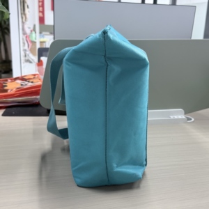 Eco-Friendly Waterproof Cooler Bag PP Woven Bopp Laminated Insulated Handled Style Vietnam Origin OEM ODM - Product Image 3