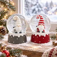 Set aus 2 Weihnachts-Schneekugeln aus Glas mit Glitzer, Schneekugel mit Gnom-Figur, Harz-Basis, Handbemalte Feiertagsdekoration für Zuhause