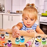 Populaire : 32 emporte-pièces à sandwich en acier inoxydable avec protections pour enfants, moules créatifs pour boîtes bento et presse-fruits