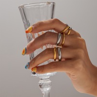 Mode féminine MW Bague étanche en acier inoxydable plaqué or 18 carats bicolore à double couche en forme de X avec lignes simples et élégantes