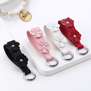 Portachiavi in Pelle PU Stile Ins con <span class=keywords><strong>Fiori</strong></span> Pendenti, Nero e Bianco, per Borsa - Product Image 1