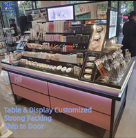 Armoire cosmétique en MDF personnalisable avec écran LED pour les magasins de beauté et de soins de la peau - Design moderne
