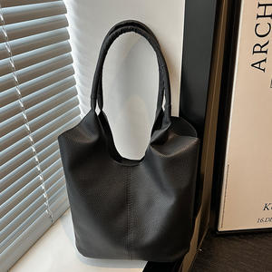 2025 nuevo bolso de mano con patrón de lichi marrón claro bolso simple diario versátil - Product Image 2