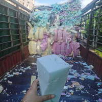 Déchets de mousse PU déchiquetée de Chine utilisés pour la fabrication de mousse reconstituée