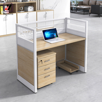 Poste de travail informatique moderne en bois extensible et durable, sur mesure, avec cloison pour bureaux, immeubles et hôpitaux