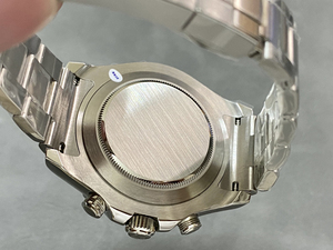 นาฬิกาผู้ชายดีไซน์ชั้นนำสำหรับโรงงานขนาด44มม. ขนาดใหญ่ทำจากกระจกแซฟไฟร์เรืองแสงกำหนดเอง - Product Image 6