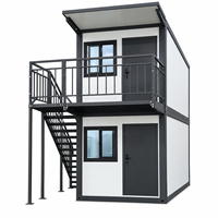 Maisons préfabriquées pliables à deux étages, maison de plage avec balcon et escalier extérieur, hébergement modulaire pour complexe hôtelier insulaire
