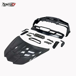 C8 modifié avec des pare-chocs avant et arrière <span class=keywords><strong>de</strong></span> style Z06, un diffuseur arrière et un capot en fibre <span class=keywords><strong>de</strong></span> carbone. Compatible avec la Corvette C8 2020. - Product Image 4