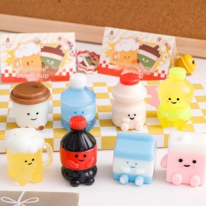 Juguete antiestrés de apretar, mini taza de bebida de 3.8cm, llavero blandito con campana linda, juguete de TPR suave de elevación lenta para desestresar, venta al por mayor de fábrica - Product Image 4