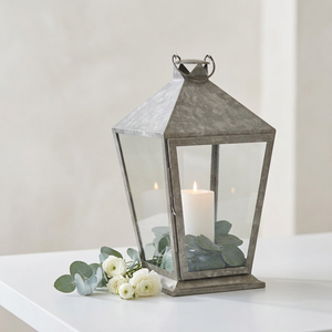 Farol de Hierro de Estilo Antiguo con Paneles de Vidrio, Portavelas Hecho a Mano para Decoración del Hogar - Product Image 1