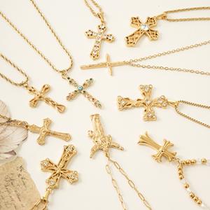 Collana con Pendente in Acciaio Inox Placcato Oro 18K con Zirconi, Catena Singapore Intrecciata, Collana Sportiva Unisex con Croce, Gioiello Religioso Cristiano - Product Image 3