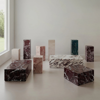 Table d'appoint rectangulaire en marbre Rosa Levanto naturel Cammy Stone, design de luxe en colonne prismatique pour salons, chambres et usage extérieur