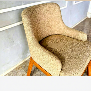 Chaise de salle à manger moderne rembourrée avec accoudoirs, chaise d'appoint en tissu, pieds coniques en bois massif - Product Image 4