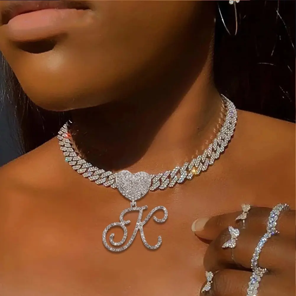 2024 EE. UU. Bling Full Crystal Heart Iced Out letras personalizadas colgante Luna cadena cubana iniciales Collar para mujeres Hip Hop joyería