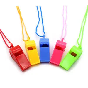 Silbato de plástico colorido para niños, juguete barato para fiesta, color rosa y amarillo